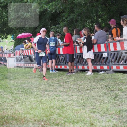 21.06.2025 - 27. Vierlanden-Triathlon KatJ http://msf.ph/oto/8024584 15.06.2025 13:27:00 Ziel 829, 1049, 1051, 1052 meine-sportfotos.de