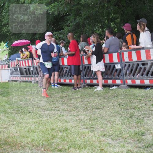 21.06.2025 - 27. Vierlanden-Triathlon KatJ http://msf.ph/oto/8024589 15.06.2025 13:27:00 Ziel 829, 1049, 1051, 1052 meine-sportfotos.de