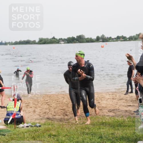 21.06.2025 - 27. Vierlanden-Triathlon MichiJ http://msf.ph/oto/8024602 15.06.2026 10:55:33 Schwimmen 639, 656, 736, 740 meine-sportfotos.de