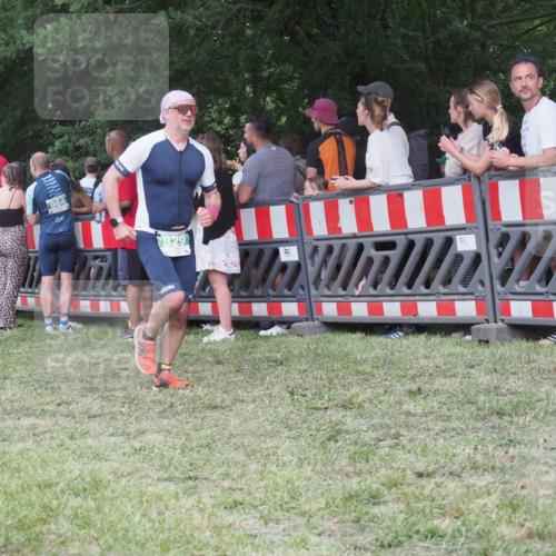21.06.2025 - 27. Vierlanden-Triathlon KatJ http://msf.ph/oto/8024613 15.06.2025 13:27:01 Ziel 829, 1049, 1051, 1052 meine-sportfotos.de