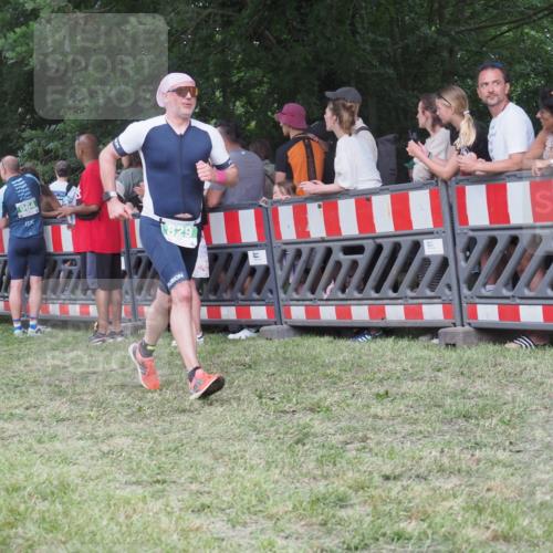21.06.2025 - 27. Vierlanden-Triathlon KatJ http://msf.ph/oto/8024621 15.06.2025 13:27:01 Ziel 829, 1049, 1051, 1052 meine-sportfotos.de