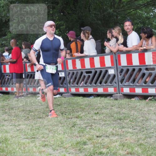 21.06.2025 - 27. Vierlanden-Triathlon KatJ http://msf.ph/oto/8024626 15.06.2025 13:27:01 Ziel 829, 1049, 1051, 1052 meine-sportfotos.de