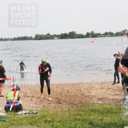 21.06.2025 - 27. Vierlanden-Triathlon MichiJ http://msf.ph/oto/8024646 15.06.2026 10:55:36 Schwimmen 639, 656, 712, 736 meine-sportfotos.de