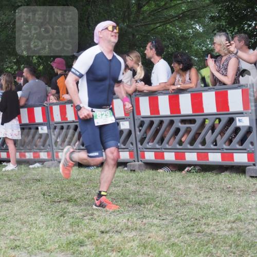 21.06.2025 - 27. Vierlanden-Triathlon KatJ http://msf.ph/oto/8024649 15.06.2025 13:27:01 Ziel 829, 1049, 1051, 1052 meine-sportfotos.de