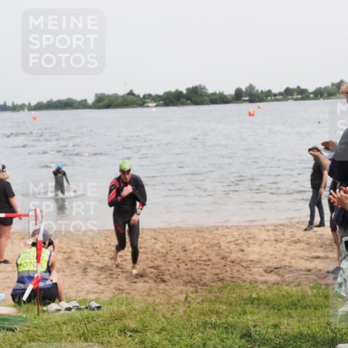 21.06.2025 - 27. Vierlanden-Triathlon MichiJ http://msf.ph/oto/8024653 15.06.2026 10:55:36 Schwimmen 639, 656, 712, 736 meine-sportfotos.de