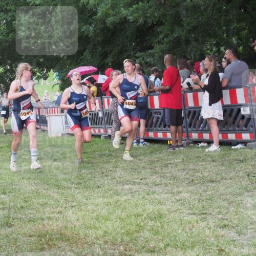 21.06.2025 - 27. Vierlanden-Triathlon KatJ http://msf.ph/oto/8024657 15.06.2025 13:27:02 Ziel 829, 1049, 1051, 1052 meine-sportfotos.de
