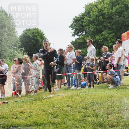 15.06.2025 - 27. Vierlanden-Triathlon KatJ http://msf.ph/oto/8024675 15.06.2025 10:58:03 Schwimmen 640, 647, 705, 738 meine-sportfotos.de