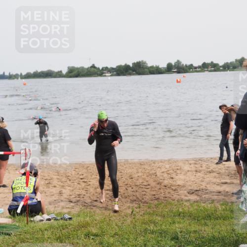 21.06.2025 - 27. Vierlanden-Triathlon MichiJ http://msf.ph/oto/8024676 15.06.2026 10:55:37 Schwimmen 639, 656, 712, 736 meine-sportfotos.de