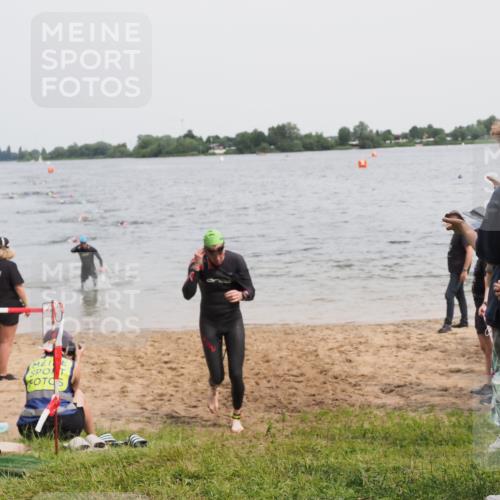 21.06.2025 - 27. Vierlanden-Triathlon MichiJ http://msf.ph/oto/8024678 15.06.2026 10:55:37 Schwimmen 639, 656, 712, 736 meine-sportfotos.de