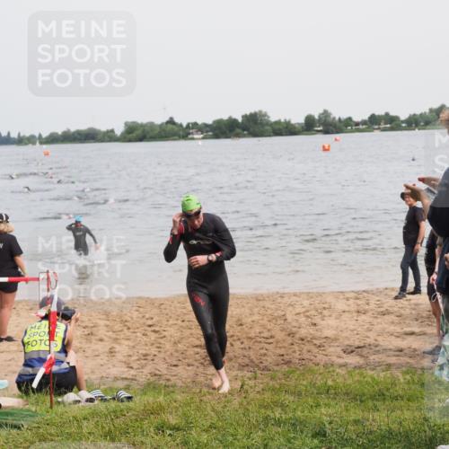 21.06.2025 - 27. Vierlanden-Triathlon MichiJ http://msf.ph/oto/8024687 15.06.2026 10:55:37 Schwimmen 639, 656, 712, 736 meine-sportfotos.de