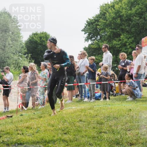 15.06.2025 - 27. Vierlanden-Triathlon KatJ http://msf.ph/oto/8024715 15.06.2025 10:58:04 Schwimmen 640, 647, 705, 738 meine-sportfotos.de