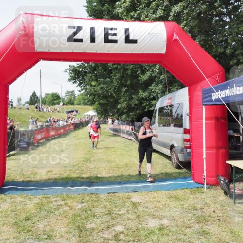 21.06.2025 - 27. Vierlanden-Triathlon MichiJ http://msf.ph/oto/8024724 15.06.2026 11:52:51 Ziel 459, 593, 616 meine-sportfotos.de