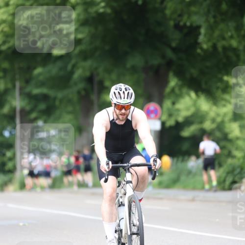 15.06.2025 - 7 Türme Triathlon Yannick Fuchs http://msf.ph/oto/8024736 15.06.2025 13:38:01 Radfahren 812, 944 meine-sportfotos.de