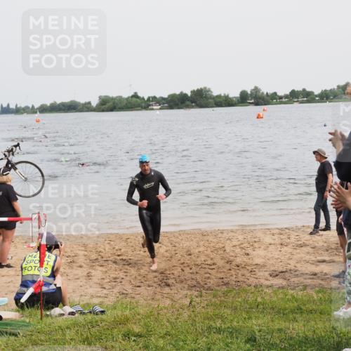 21.06.2025 - 27. Vierlanden-Triathlon MichiJ http://msf.ph/oto/8024737 15.06.2026 10:55:42 Schwimmen 712, 736 meine-sportfotos.de