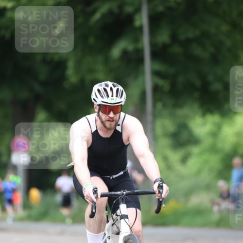 15.06.2025 - 7 Türme Triathlon Yannick Fuchs http://msf.ph/oto/8024741 15.06.2025 13:38:02 Radfahren 812, 944 meine-sportfotos.de