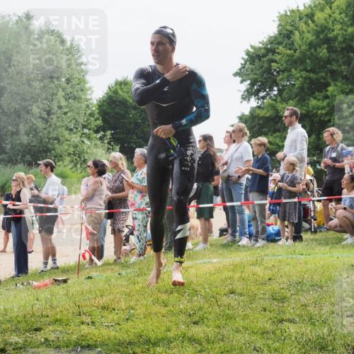 15.06.2025 - 27. Vierlanden-Triathlon KatJ http://msf.ph/oto/8024761 15.06.2025 10:58:05 Schwimmen 640, 647, 705, 738 meine-sportfotos.de