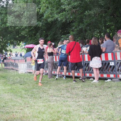 21.06.2025 - 27. Vierlanden-Triathlon KatJ http://msf.ph/oto/8024763 15.06.2025 13:27:20 Ziel 97, 114, 762, 951 meine-sportfotos.de