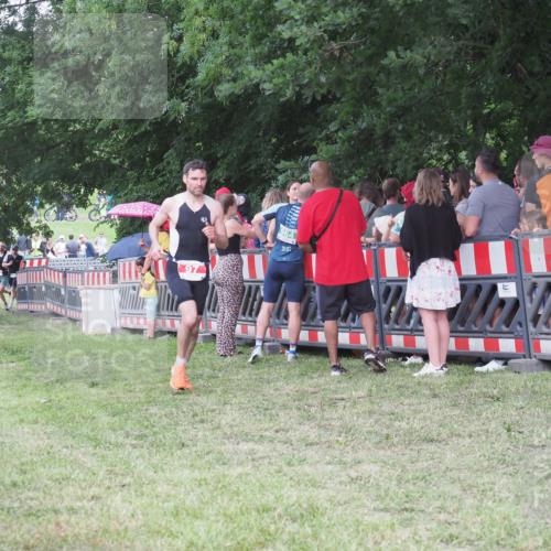 21.06.2025 - 27. Vierlanden-Triathlon KatJ http://msf.ph/oto/8024772 15.06.2025 13:27:20 Ziel 97, 114, 762, 951 meine-sportfotos.de