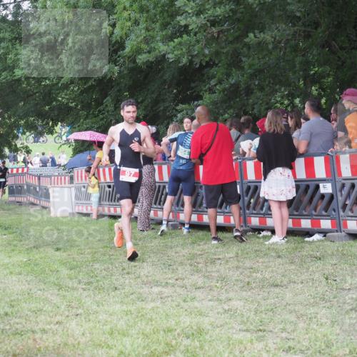 21.06.2025 - 27. Vierlanden-Triathlon KatJ http://msf.ph/oto/8024780 15.06.2025 13:27:21 Ziel 97, 114, 762, 951 meine-sportfotos.de