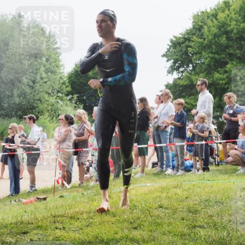 15.06.2025 - 27. Vierlanden-Triathlon KatJ http://msf.ph/oto/8024788 15.06.2025 10:58:05 Schwimmen 640, 647, 705, 738 meine-sportfotos.de