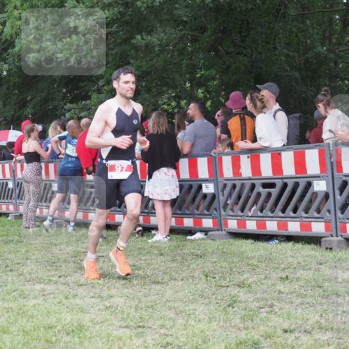 21.06.2025 - 27. Vierlanden-Triathlon KatJ http://msf.ph/oto/8024801 15.06.2025 13:27:22 Ziel 97, 114, 762, 951 meine-sportfotos.de