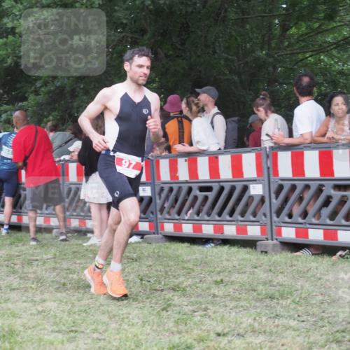 21.06.2025 - 27. Vierlanden-Triathlon KatJ http://msf.ph/oto/8024815 15.06.2025 13:27:22 Ziel 97, 114, 762, 951 meine-sportfotos.de