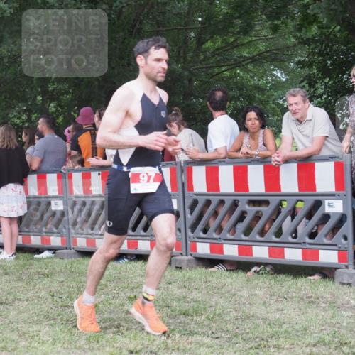 21.06.2025 - 27. Vierlanden-Triathlon KatJ http://msf.ph/oto/8024831 15.06.2025 13:27:22 Ziel 97, 114, 762, 951 meine-sportfotos.de
