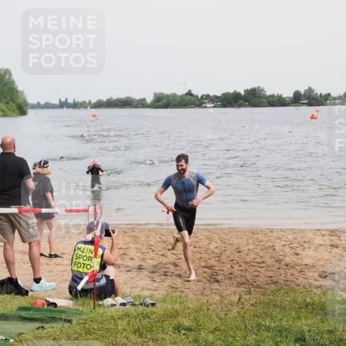 21.06.2025 - 27. Vierlanden-Triathlon MichiJ http://msf.ph/oto/8024833 15.06.2026 10:55:57 Schwimmen 683, 733 meine-sportfotos.de