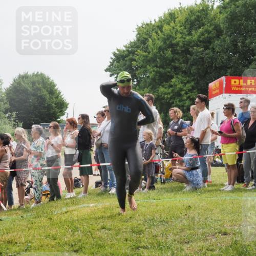 15.06.2025 - 27. Vierlanden-Triathlon KatJ http://msf.ph/oto/8024835 15.06.2025 10:58:09 Schwimmen 640, 647, 762 meine-sportfotos.de