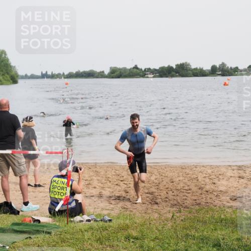21.06.2025 - 27. Vierlanden-Triathlon MichiJ http://msf.ph/oto/8024845 15.06.2026 10:55:57 Schwimmen 683, 733 meine-sportfotos.de