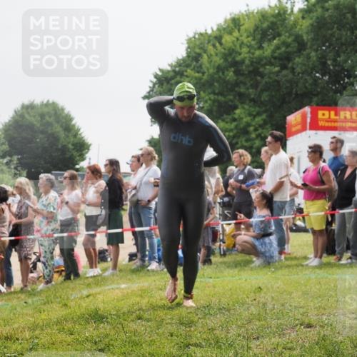 15.06.2025 - 27. Vierlanden-Triathlon KatJ http://msf.ph/oto/8024855 15.06.2025 10:58:09 Schwimmen 640, 647, 762 meine-sportfotos.de