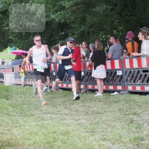 21.06.2025 - 27. Vierlanden-Triathlon KatJ http://msf.ph/oto/8024860 15.06.2025 13:27:27 Ziel 114, 762, 951 meine-sportfotos.de