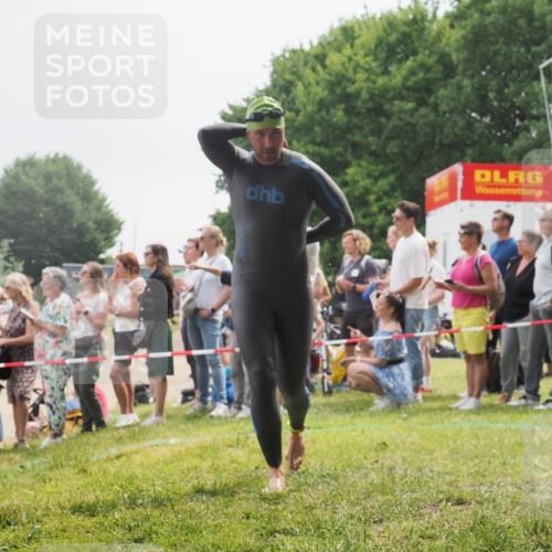 15.06.2025 - 27. Vierlanden-Triathlon KatJ http://msf.ph/oto/8024865 15.06.2025 10:58:10 Schwimmen 640, 647, 762 meine-sportfotos.de