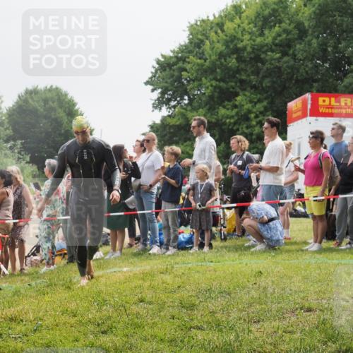 15.06.2025 - 27. Vierlanden-Triathlon KatJ http://msf.ph/oto/8024886 15.06.2025 10:58:13 Schwimmen 640, 762, 769 meine-sportfotos.de