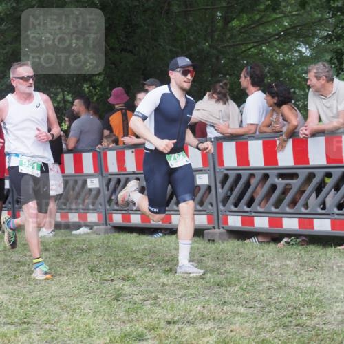 21.06.2025 - 27. Vierlanden-Triathlon KatJ http://msf.ph/oto/8024890 15.06.2025 13:27:28 Ziel 114, 762, 951 meine-sportfotos.de