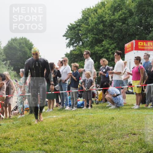 15.06.2025 - 27. Vierlanden-Triathlon KatJ http://msf.ph/oto/8024893 15.06.2025 10:58:13 Schwimmen 640, 762, 769 meine-sportfotos.de