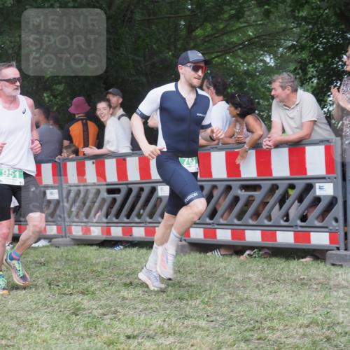 21.06.2025 - 27. Vierlanden-Triathlon KatJ http://msf.ph/oto/8024900 15.06.2025 13:27:28 Ziel 114, 762, 951 meine-sportfotos.de