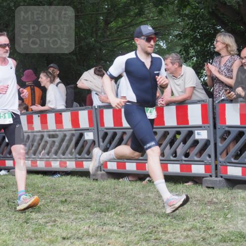 21.06.2025 - 27. Vierlanden-Triathlon KatJ http://msf.ph/oto/8024905 15.06.2025 13:27:28 Ziel 114, 762, 951 meine-sportfotos.de