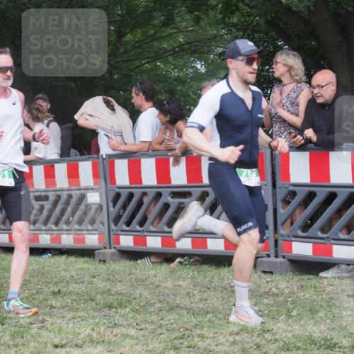 21.06.2025 - 27. Vierlanden-Triathlon KatJ http://msf.ph/oto/8024909 15.06.2025 13:27:28 Ziel 114, 762, 951 meine-sportfotos.de