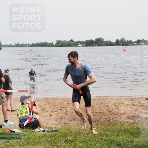 21.06.2025 - 27. Vierlanden-Triathlon MichiJ http://msf.ph/oto/8024910 15.06.2026 10:55:58 Schwimmen 683, 733 meine-sportfotos.de