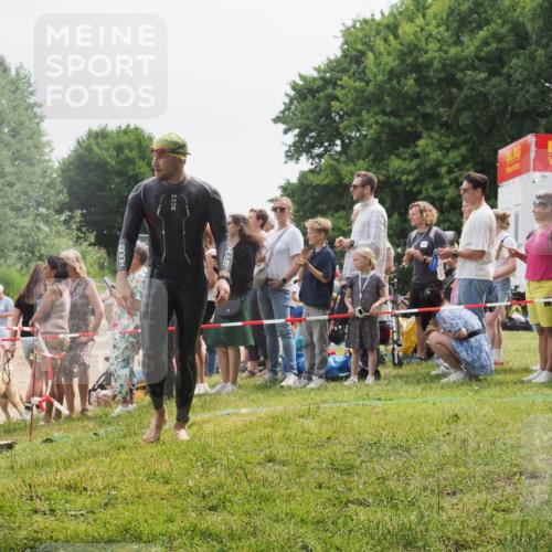 15.06.2025 - 27. Vierlanden-Triathlon KatJ http://msf.ph/oto/8024911 15.06.2025 10:58:14 Schwimmen 640, 762, 769 meine-sportfotos.de