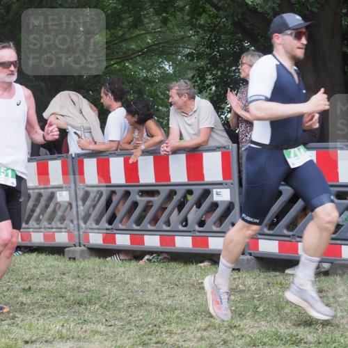 21.06.2025 - 27. Vierlanden-Triathlon KatJ http://msf.ph/oto/8024916 15.06.2025 13:27:29 Ziel 114, 762, 951 meine-sportfotos.de