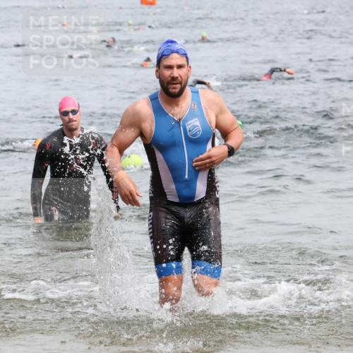 15.06.2025 - 27. Vierlanden-Triathlon Lena Gebhardt http://msf.ph/oto/8024954 15.06.2025 10:56:36 Schwimmen 685, 691, 764, 771 meine-sportfotos.de