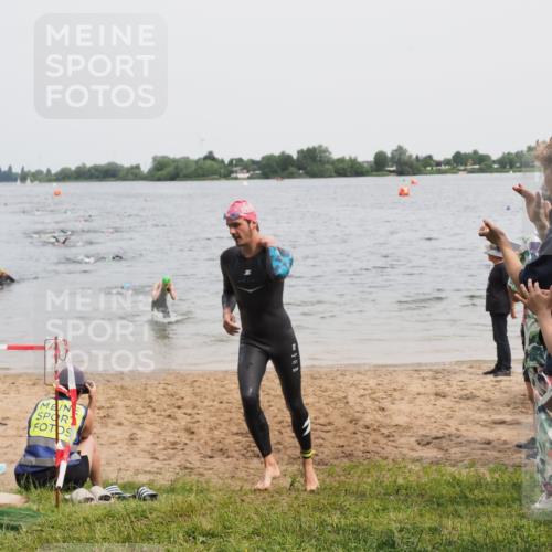 21.06.2025 - 27. Vierlanden-Triathlon MichiJ http://msf.ph/oto/8024975 15.06.2026 10:56:05 Schwimmen 702, 733 meine-sportfotos.de