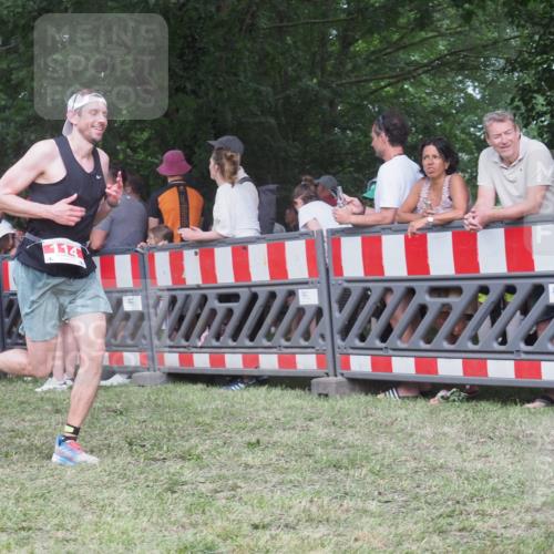 21.06.2025 - 27. Vierlanden-Triathlon KatJ http://msf.ph/oto/8024977 15.06.2025 13:27:30 Ziel 114, 951 meine-sportfotos.de