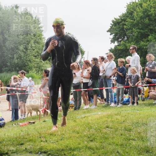 15.06.2025 - 27. Vierlanden-Triathlon KatJ http://msf.ph/oto/8024984 15.06.2025 10:58:15 Schwimmen 640, 762, 769 meine-sportfotos.de