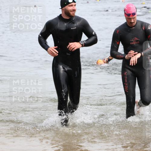 15.06.2025 - 27. Vierlanden-Triathlon Lena Gebhardt http://msf.ph/oto/8024988 15.06.2025 10:56:42 Schwimmen 642, 651, 685, 691, 755 meine-sportfotos.de