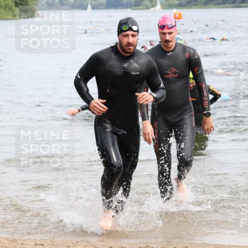 15.06.2025 - 27. Vierlanden-Triathlon Lena Gebhardt http://msf.ph/oto/8024997 15.06.2025 10:56:43 Schwimmen 642, 651, 685, 688, 691, 755 meine-sportfotos.de