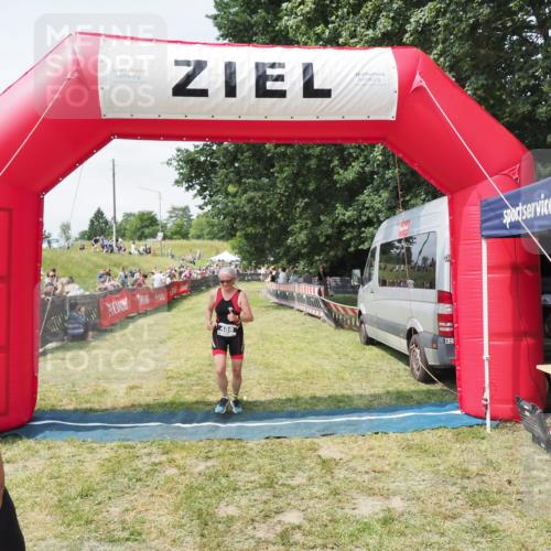 21.06.2025 - 27. Vierlanden-Triathlon MichiJ http://msf.ph/oto/8025002 15.06.2026 11:53:12 Ziel 488, 550 meine-sportfotos.de