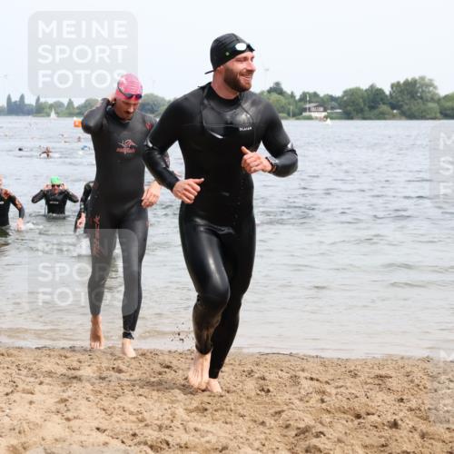 15.06.2025 - 27. Vierlanden-Triathlon Lena Gebhardt http://msf.ph/oto/8025007 15.06.2025 10:56:45 Schwimmen 642, 651, 685, 688, 691, 755 meine-sportfotos.de